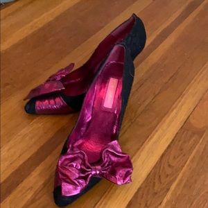 Betsy Johnson black lace and taffeta bow pumps